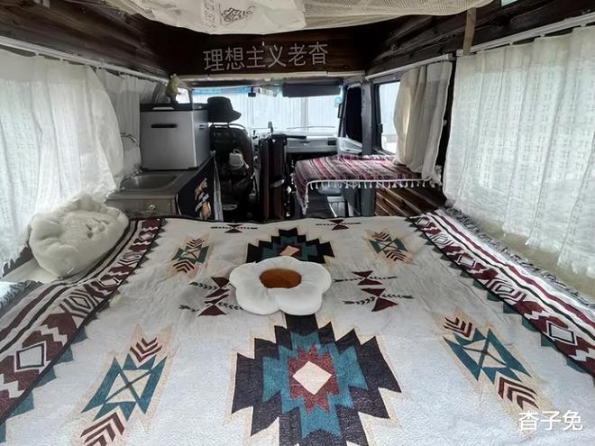 意改装床车旅行轻客露营车自驾游更给力不朽情缘网站3门3座后厢大依维柯得(图3)
