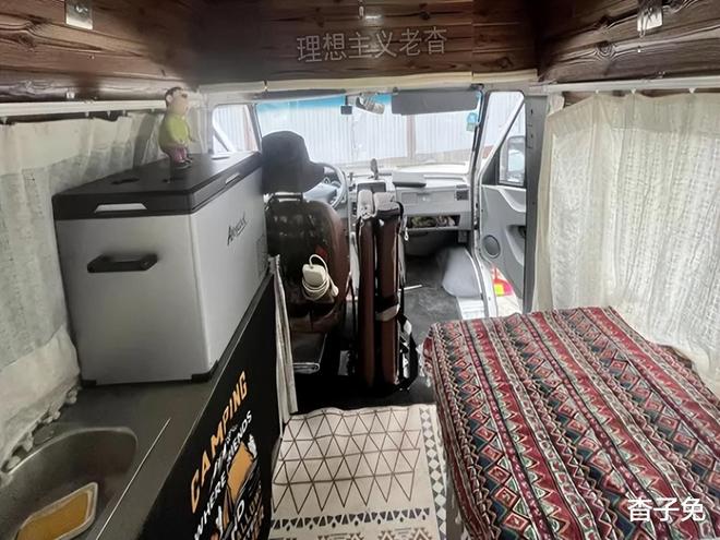 意改装床车旅行轻客露营车自驾游更给力不朽情缘网站3门3座后厢大依维柯得(图4)